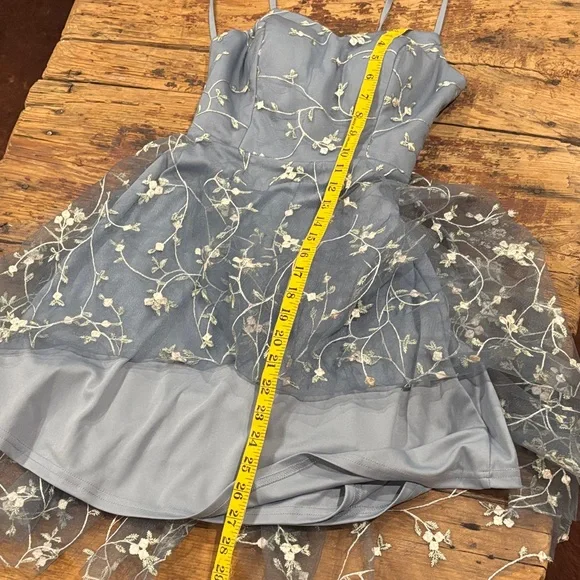 Grad Dress - Picture 10 of 12